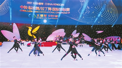 各年齡段的大小舞者正在排練.jpg